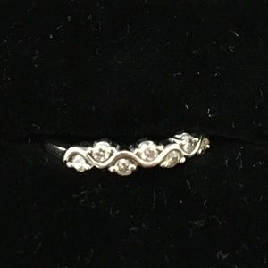 10k Diamond swirl band genuine earth mined Diamond ring modern design